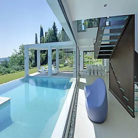 Luxury Eve Apartment Viros
